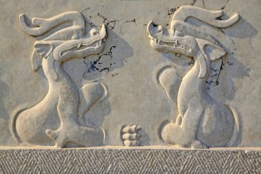 ejderha kafası heykeli tahtada, fotoğrafın yakın çekimi