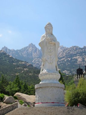 Qingdao - 22 Mayıs: guanyin bodhisattva beyaz mermer heykel parkı, 22 Mayıs 2015, Qingdao şehri, shandong eyaleti, Çin