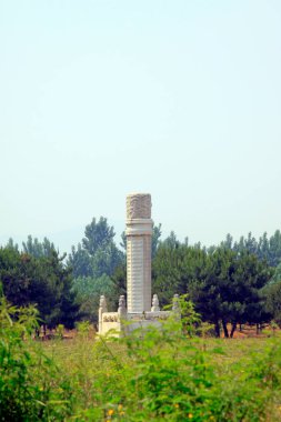 Qing Hanedanlığı 'nın Doğu Kraliyet Mezarlığı' ndaki Çin taş tableti Chin.