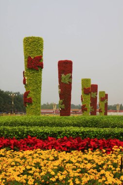 Pekin Tiananmen Meydanı Çiçek totemi direği