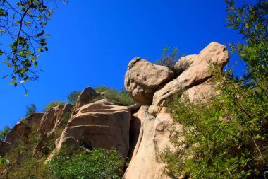 Dağ manzarası jeolojik bir parktadır.