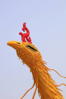 Gökyüzünde Phoenix yüz hatları