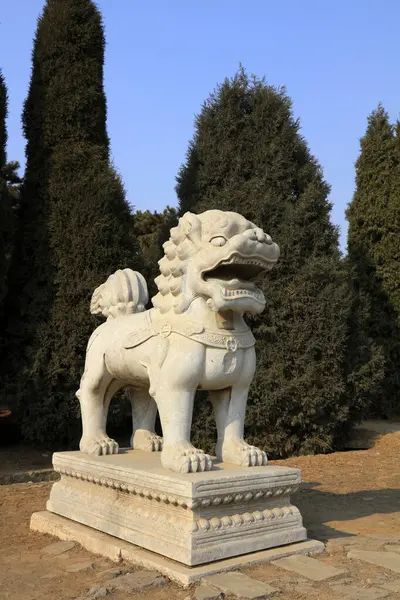 Eski Çin 'de taş aslanlar