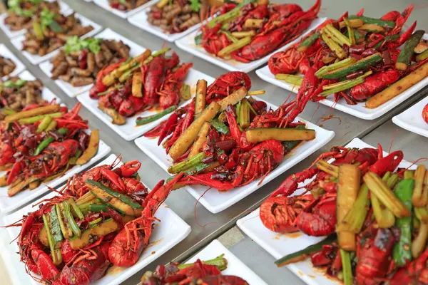 Kızarmış kerevit mutfakta.