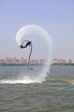 Tangshan - 19 Haziran: Su püskürtme özel efekt performansı, 19 Haziran 2016, Tangshan şehri, Çin