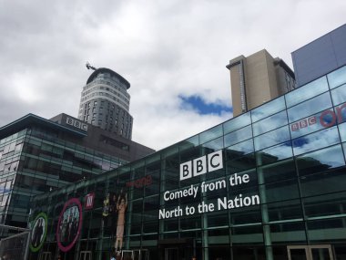 Manchester - 27 Temmuz 2016: Manchester 'daki British Broadcasting Corporation (BBC) genel merkezi, İngiltere.