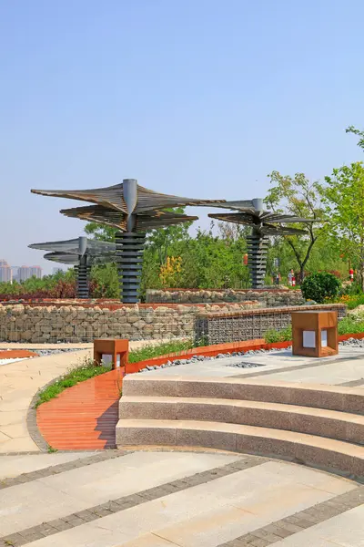 Eşitlikteki çelik yapı