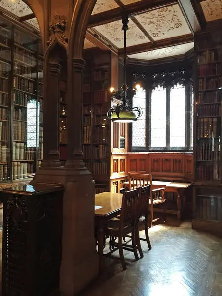 Manchester - 27 Temmuz: John Rylands Kütüphanesi 'nin üçüncü kat çalışma odası, 27 Temmuz 2016, Manchester, İngiltere.