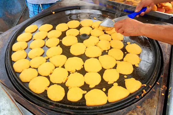 Mısır keki pişirme, fotoğrafa yakın çekim.