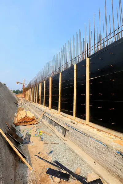 İnşaat alanlarında ahşap parantez