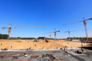 İnşaat alanı sahnesi, fotoğrafa yakın çekim.