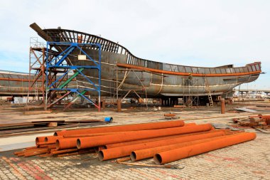 Tangshan City, Hebei, Chin 'de bir tersanede gemi var.