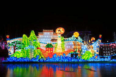 Mimari şekilli fener, fotoğrafa yakın çekim