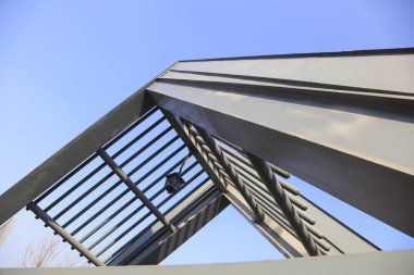 Çelik kiriş yapısı, fotoğrafa yakın çekim.