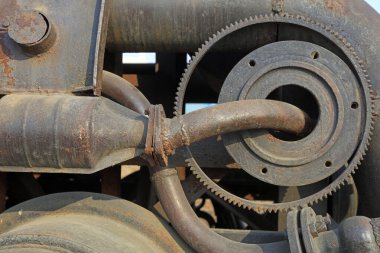 Mekanik cihaz, dairesel egzoz borusu.