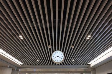 Metro istasyonları için saatler ve saatler