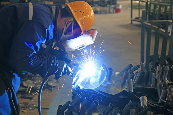 Сварка интерфейса инструмента садоводства