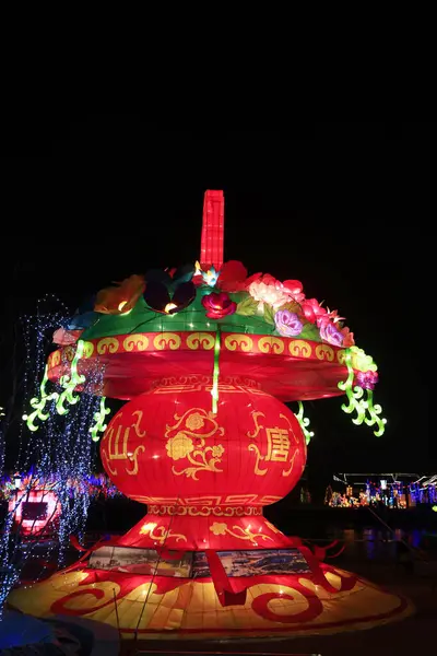 Çiçek sepeti şeklindeki fener