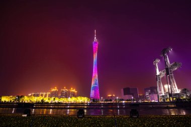 Guangzhou, Çin - 4 Nisan 2019: Guangzhou Kulesi Gece Manzarası, Guangzhou Şehri, Guangdong Eyaleti, Çin