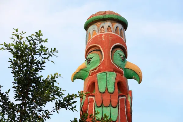 Parktaki tahta totem direkleri, Çin