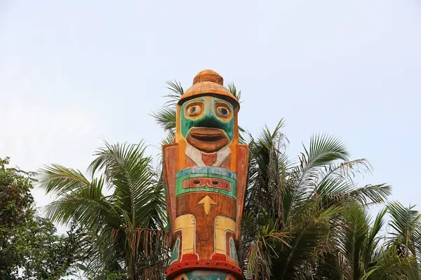 Parktaki tahta totem direkleri, Çin