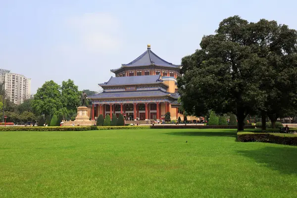 Guangzhou, Çin - 5 Nisan 2019: Guangdong Eyaleti Guangzhou 'daki Zhongshan Anıt Salonu Sahnesi, Çin