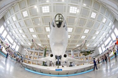 Pekin - 28 Haziran 2019: Sergi salonunda savaşçılar ve füzeler, Çin Halk Devrimci Askeri Müzesi, Pekin, Çin