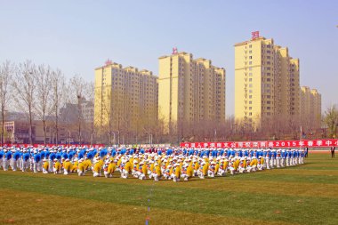 LUANNAN COUNTY - 14 Nisan 2015, Luannan County, Hebei Eyaleti, Chin, Çin atletizm toplantısında grup jimnastik performansı