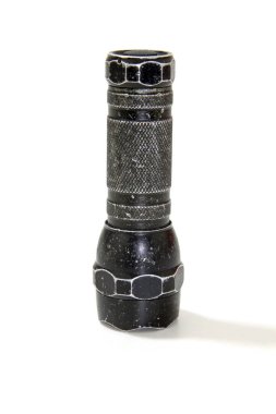 Beyaz arka planda eski moda cep feneri.