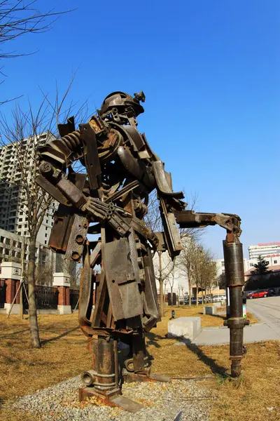 TANGSHAN - 2 Ocak 2014 'te, Çin' in Hebei eyaletindeki Tangshan kentinde, Kailuan Ulusal Maden Parkı 'nda madenciler metal heykel resmi yaptılar.. 