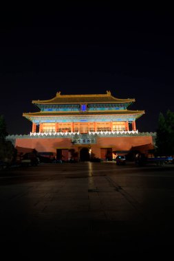 BEIJING - 22 Mayıs 2014 'te Yasak Şehir' deki Shenwu Kapı Kulesi 'nin gece görüntüsü, Pekin, Chin