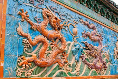 23 Mayıs 2014 'te Pekin' deki Beihai Parkı 'nda 9 Ejder Duvarı (Jiulongbi) kuruldu.