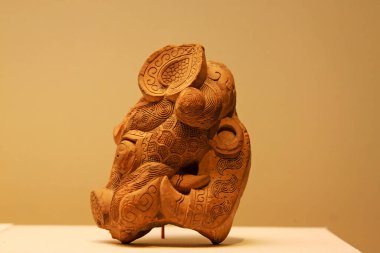 ÇİN - SPRING VE AUTUMN PERIOD (MÖ 770-4003), JIN Eyaleti: Beyaz Mermer Avalokitesvara Bodhisattva, Bahar ve Sonbahar Dönemi (MÖ 770-4003), Jin Eyaleti, Çin Ulusal Müzesi, Pekin, Çin. 
