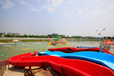 LUANNAN COUNTY - 11 Temmuz 2014 'te bir su parkında su kaydırağı, Luannan County, Hebei Eyaleti, Çin