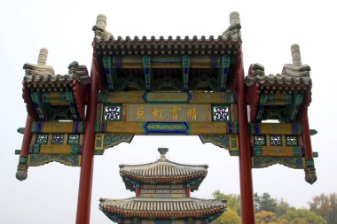 CHENGDE CITY - 20 Ekim: Chengde Dağı tatil beldesinde Çin mimari tarzı pavyon, 20 Ekim 2014, Chengde City, Hebei Eyaleti, Çin