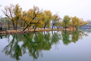 CHENGDE CITY - 20 Ekim: Chengde Dağı 'ndaki doğal göl manzarası, 20 Ekim 2014, Chengde City, Hebei Eyaleti, Çin