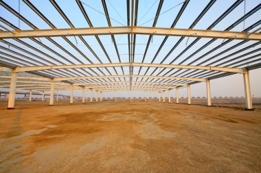 Bir fabrikada çelik yapı manzarası