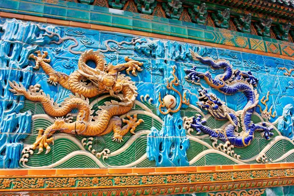 23 Mayıs 2014 'te Pekin' deki Beihai Parkı 'nda 9 Ejder Duvarı (Jiulongbi) kuruldu.