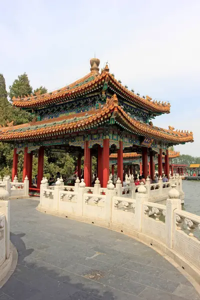 23 Mayıs 2014 'te Pekin, Çin' de Pekin Parkı 'nda pavyon inşaatı.