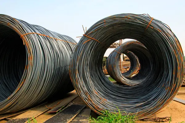 Oksitlenme paslı güçlendirilmiş çelik çubuk, fotoğrafa yakın çekim