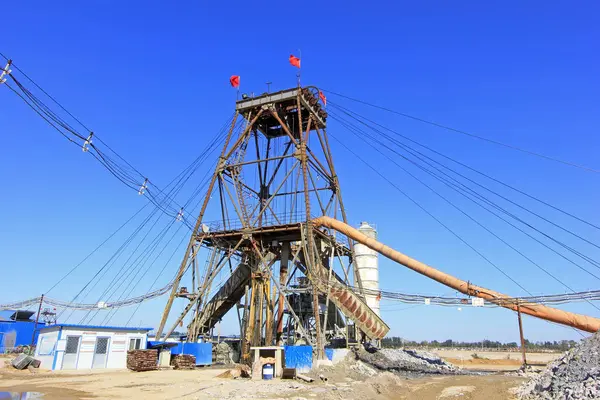 LUANNAN COUNTY - 13 Ekim: MaCheng demir madeninde sondaj pisti, 13 Ekim 2014, Luannan County, Hebei Eyaleti, Çin