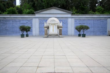 Shijiazhuang - 27 Nisan: Norman Bethune mezarı, Kuzey Çin askeri şehit mezarlığı, 27 Nisan 2015, Shijiazhuang şehri, Hebei bölgesi, Çin