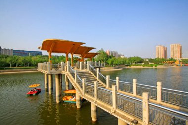 Bir su parkının manzarası, fotoğrafa yakın çekim.