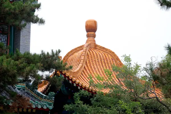 CHENGDE ŞEHRİ - 20 Ekim: Wenjin Pavyonu Chengde Dağı Tatil Köyü, 20 Ekim 2014, Chengde City, Hebei Eyaleti, Çin