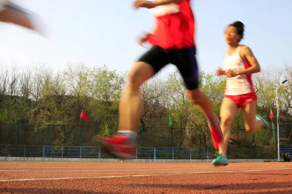 Uzun mesafe koşucusu, dinamik görüntü, fotoğrafın yakın çekimi