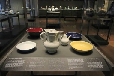 Londra - 10 Ekim 2015: British Museum, Londra, İngiltere 'de Çin seramik el sanatları 10 Ekim 201