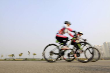 Yoldaki bisiklet yarışı sahası, Çin