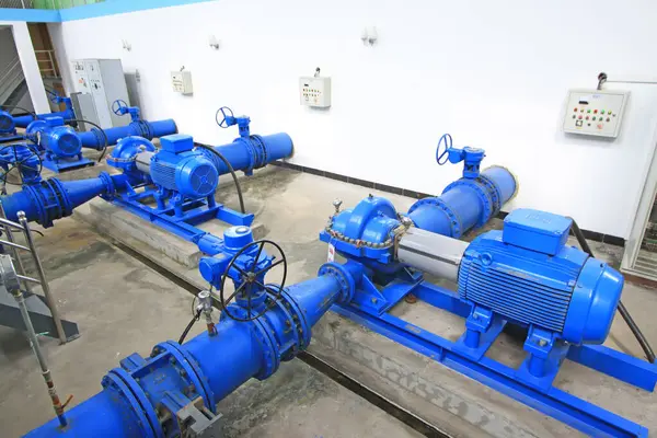 Mekanik ekipmanların su ikmal pompası istasyonu, yakın çekim