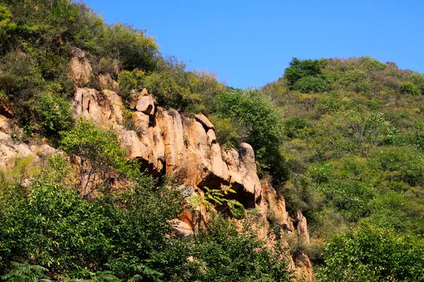 Dağ manzarası jeolojik bir parktadır.