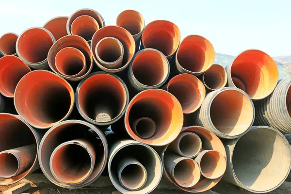 Plastik borular, yakın plan fotoğraf.